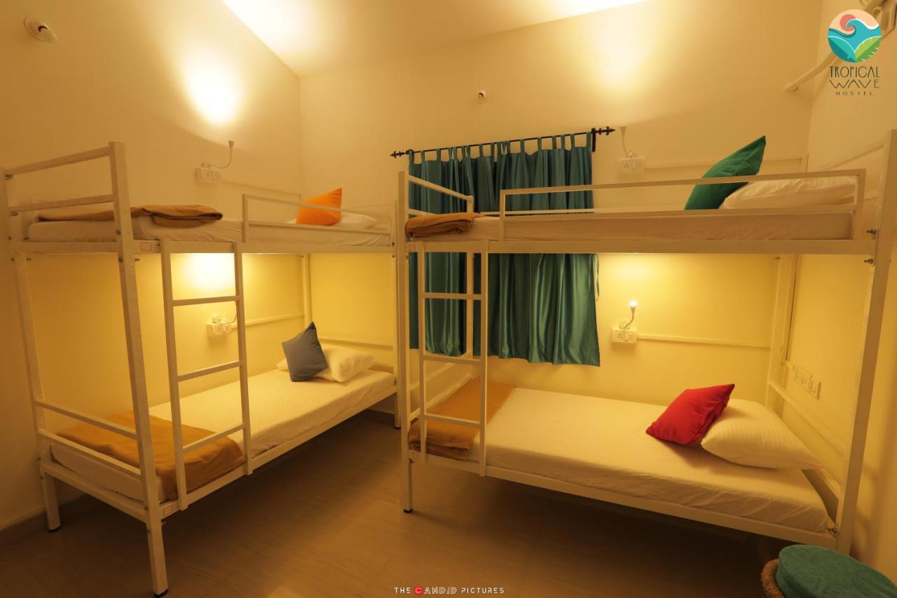 Tropical Wave Hostel Morjim Goa Экстерьер фото