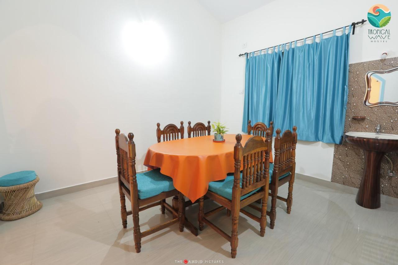 Tropical Wave Hostel Morjim Goa Экстерьер фото