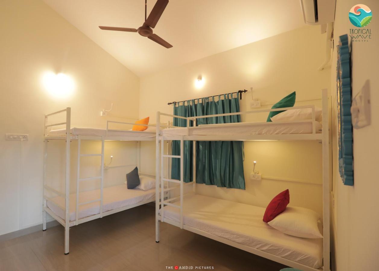 Tropical Wave Hostel Morjim Goa Экстерьер фото