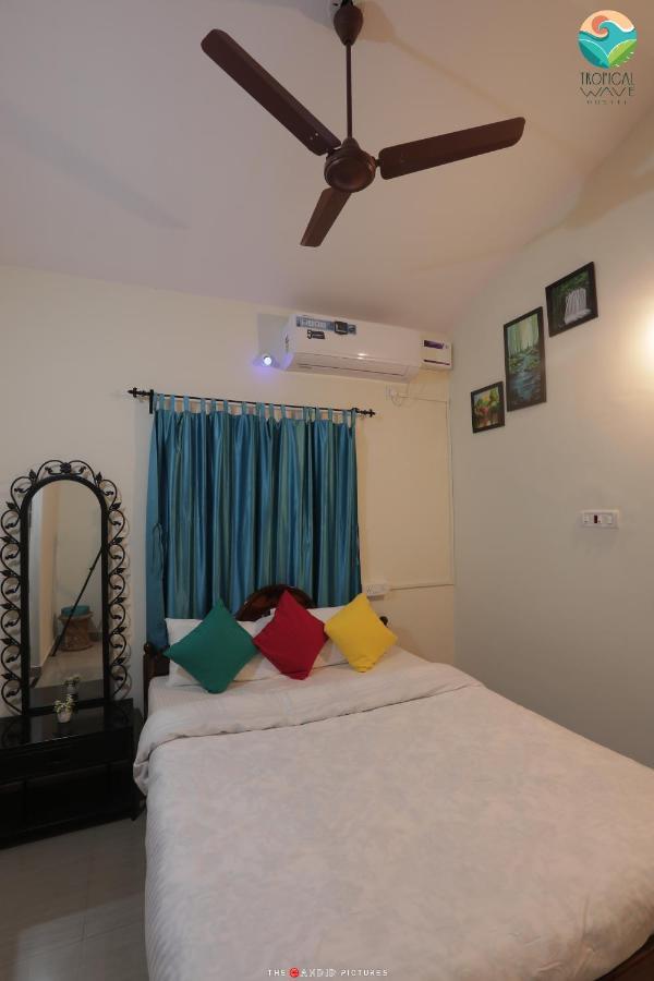 Tropical Wave Hostel Morjim Goa Экстерьер фото