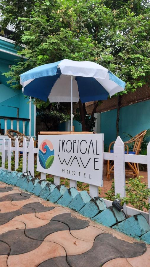 Tropical Wave Hostel Morjim Goa Экстерьер фото