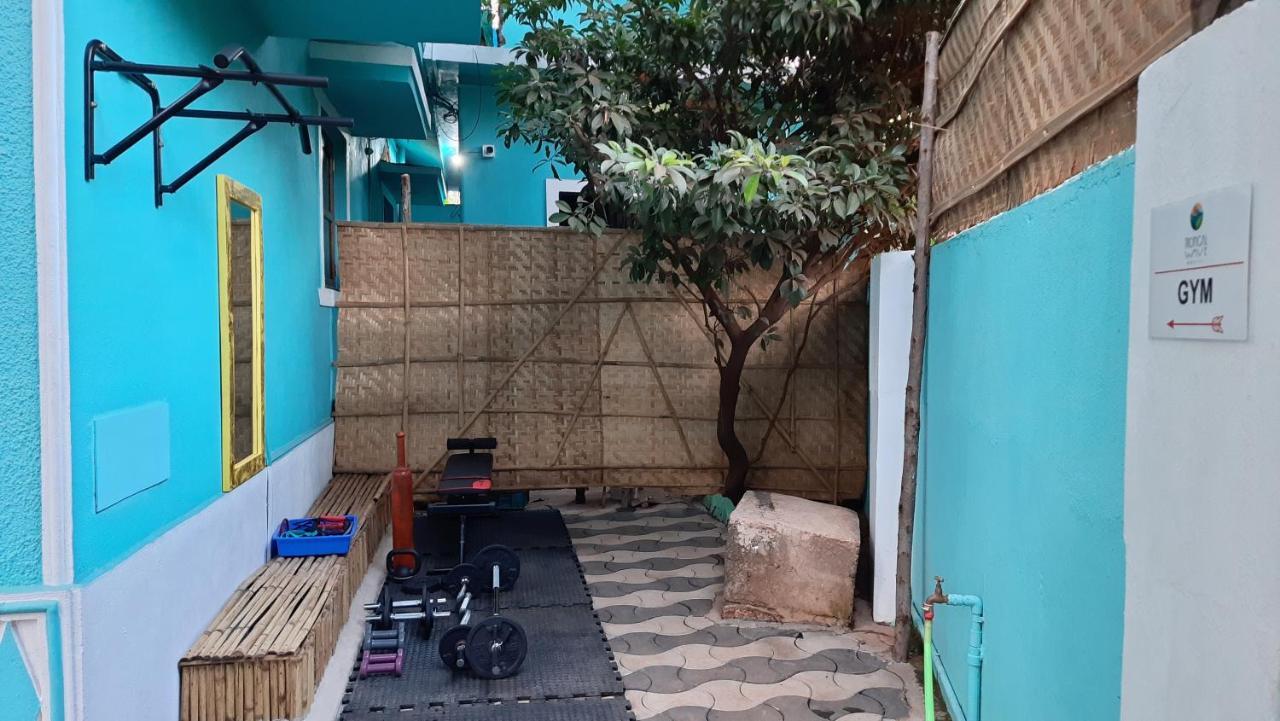 Tropical Wave Hostel Morjim Goa Экстерьер фото