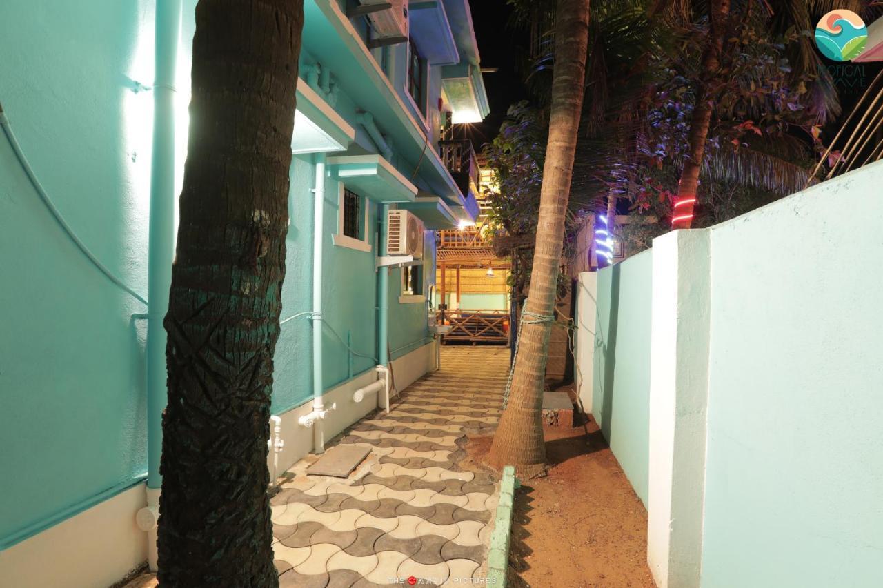 Tropical Wave Hostel Morjim Goa Экстерьер фото