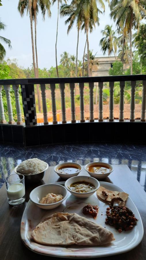Tropical Wave Hostel Morjim Goa Экстерьер фото