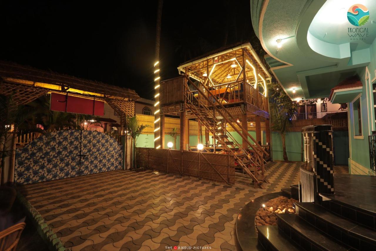 Tropical Wave Hostel Morjim Goa Экстерьер фото