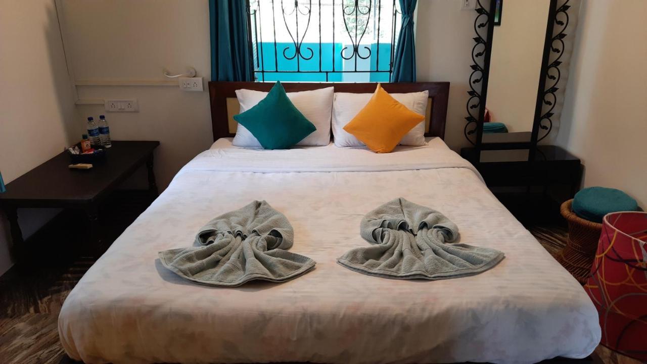 Tropical Wave Hostel Morjim Goa Экстерьер фото