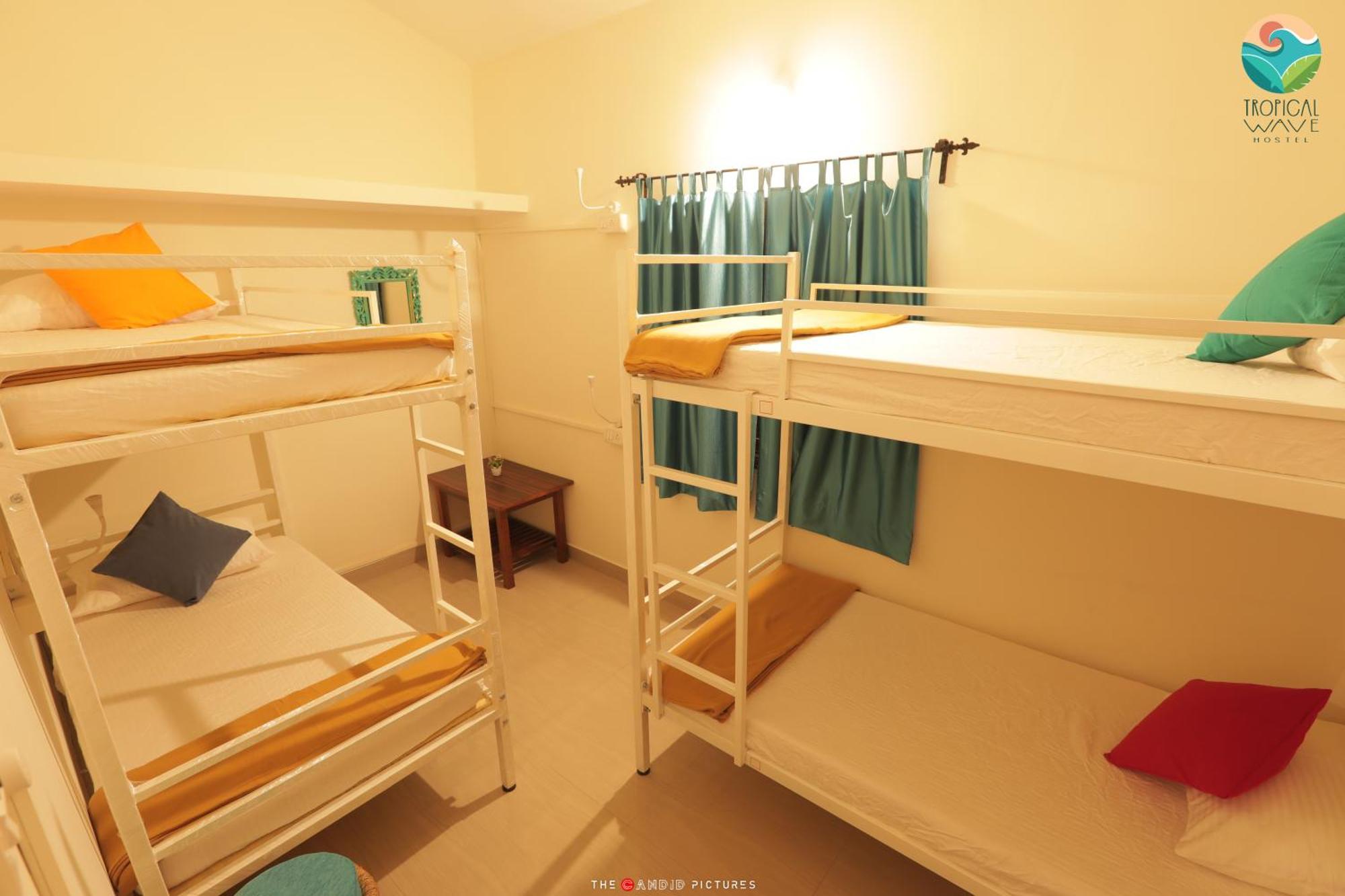 Tropical Wave Hostel Morjim Goa Экстерьер фото
