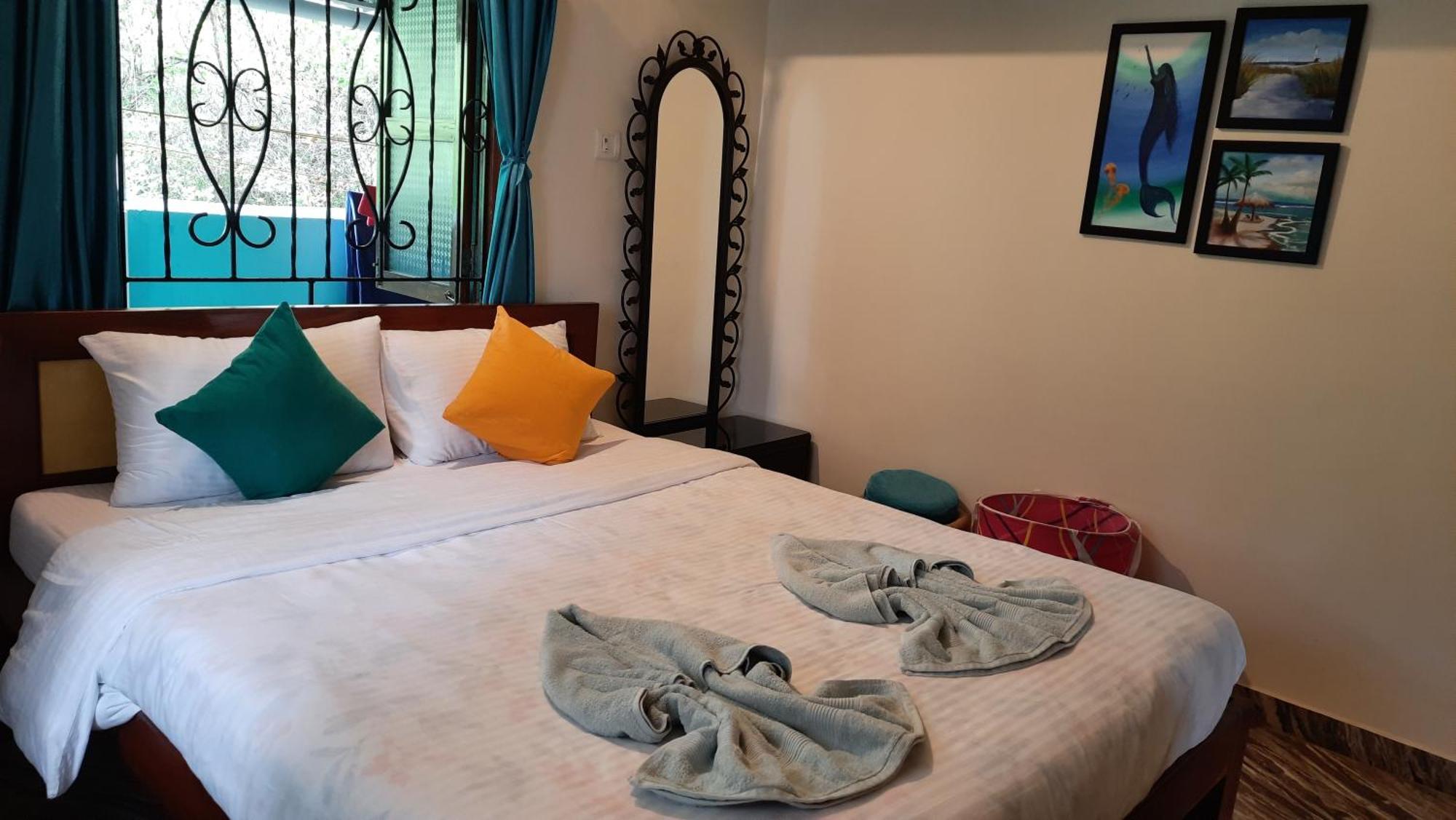 Tropical Wave Hostel Morjim Goa Экстерьер фото