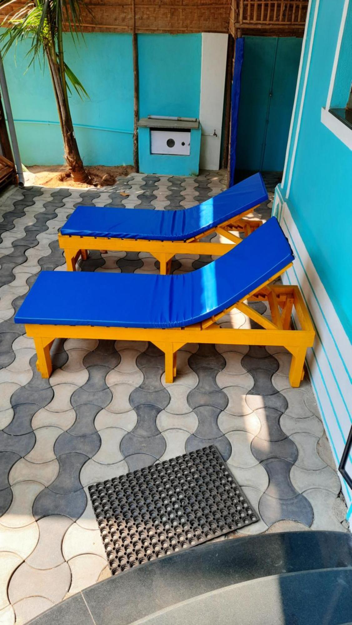 Tropical Wave Hostel Morjim Goa Экстерьер фото