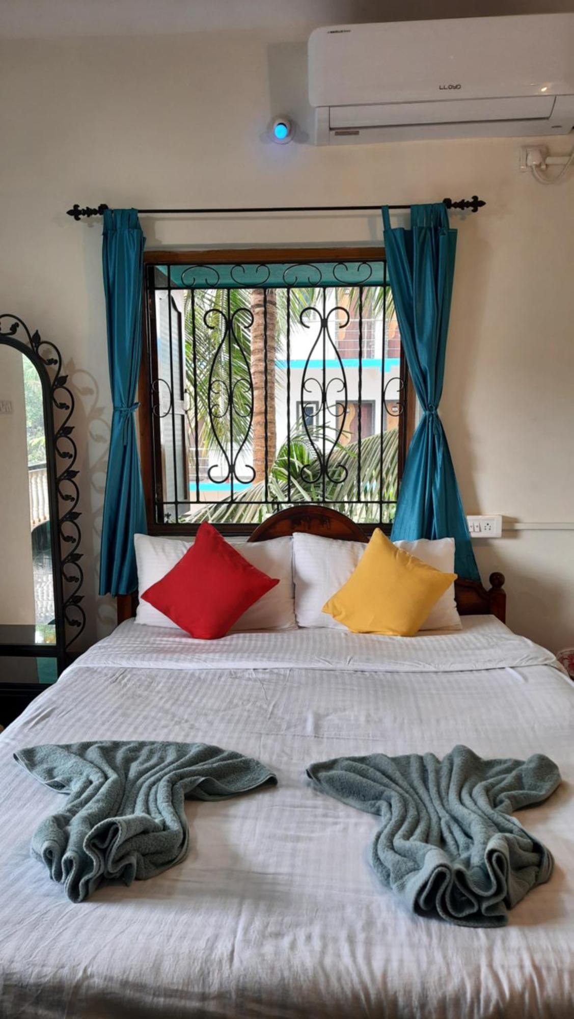 Tropical Wave Hostel Morjim Goa Экстерьер фото