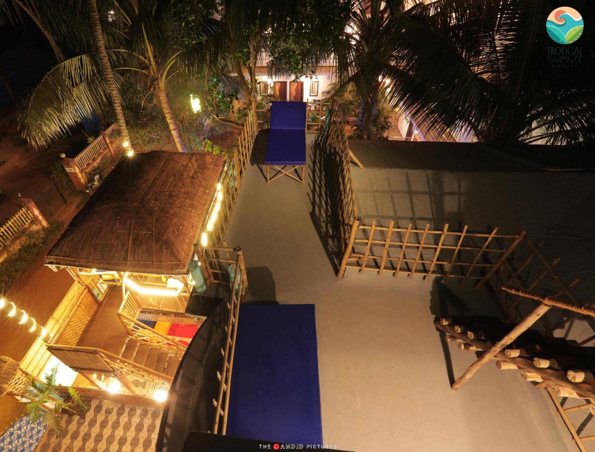 Tropical Wave Hostel Morjim Goa Экстерьер фото